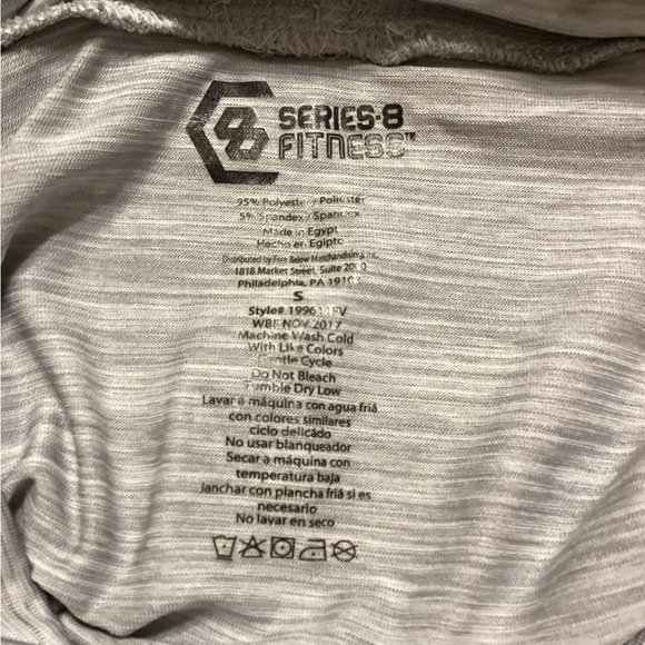 Series 8 Top Fitness Gray Cow Neck Size Small - Picture 6 of 7
